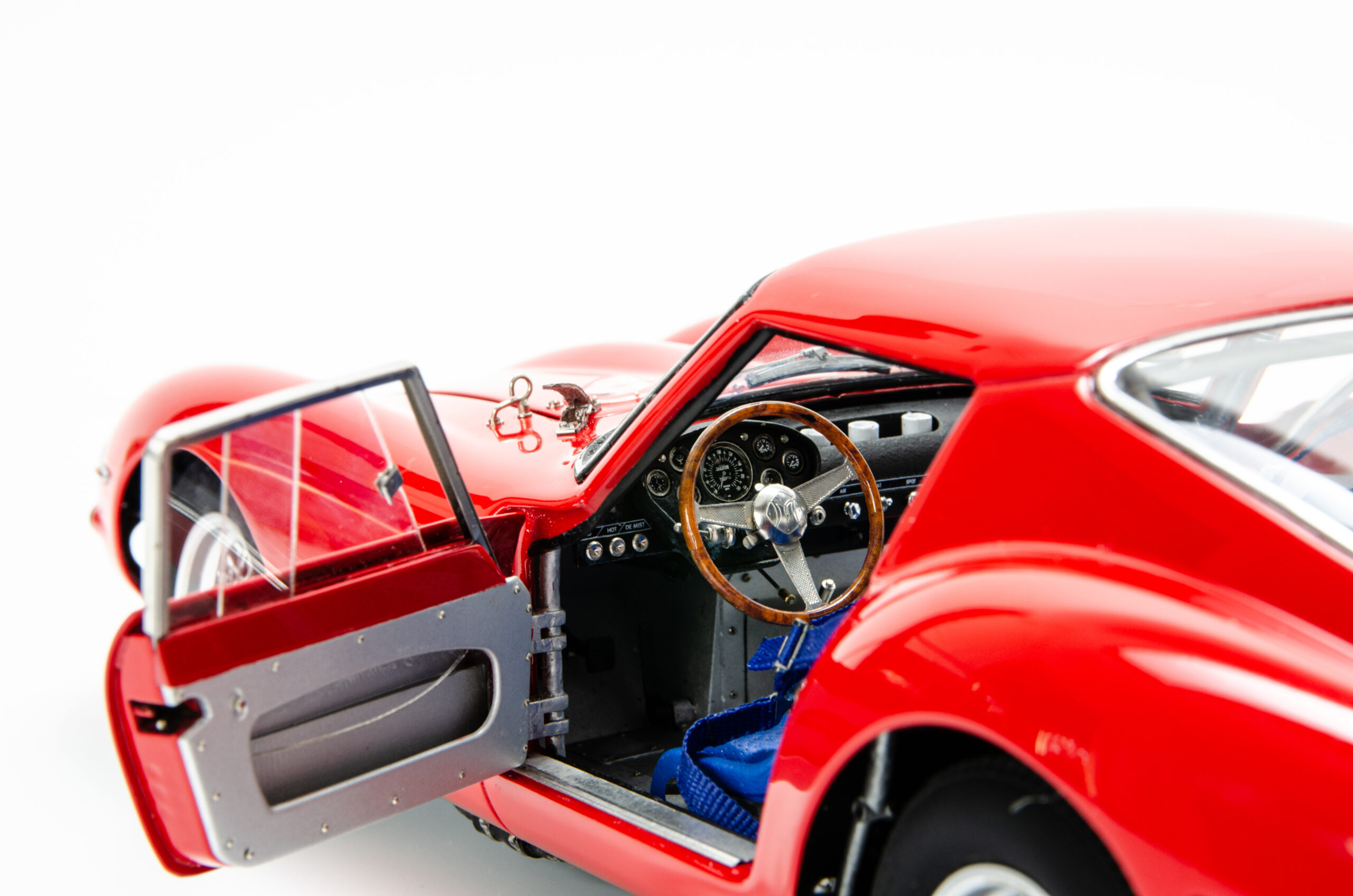Martisan Ferrari 250 GTO Rosso Corsa AL mit Kupferkarosserie one of 199 – 1/18 – Bild 8